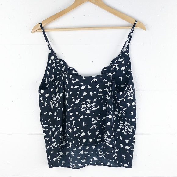 Scallop Neck Cropped Camisole - Picture 5 of 8